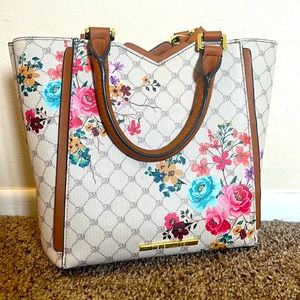 Steve Madden Floral bjapan purse